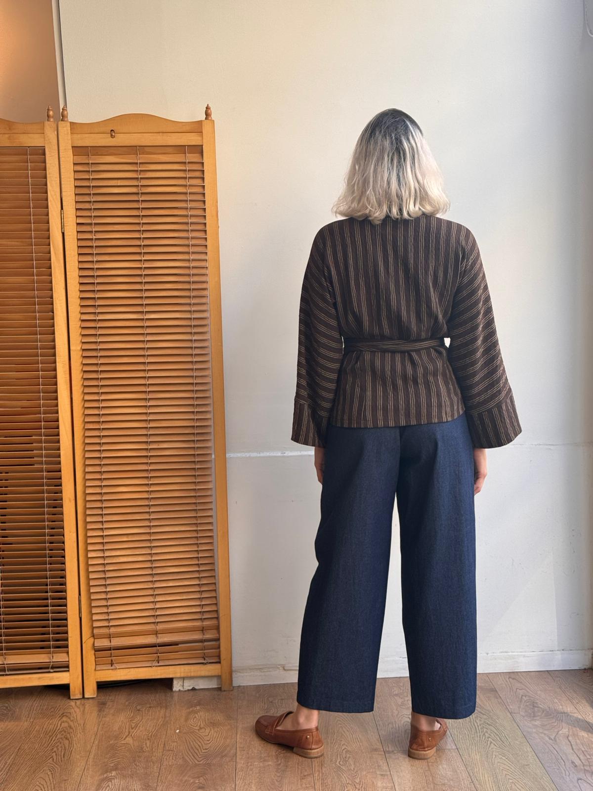 חולצת מעטפת ג'וי חום