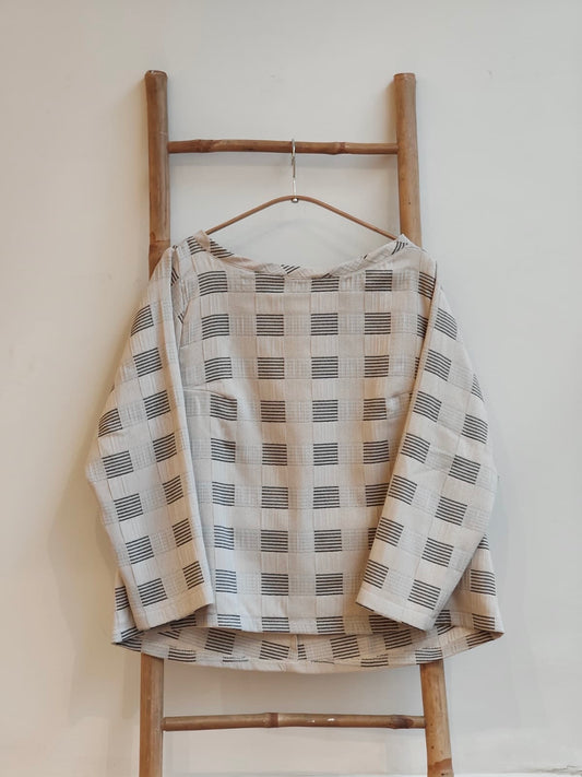 חולצת ניקה קוביות בהיר