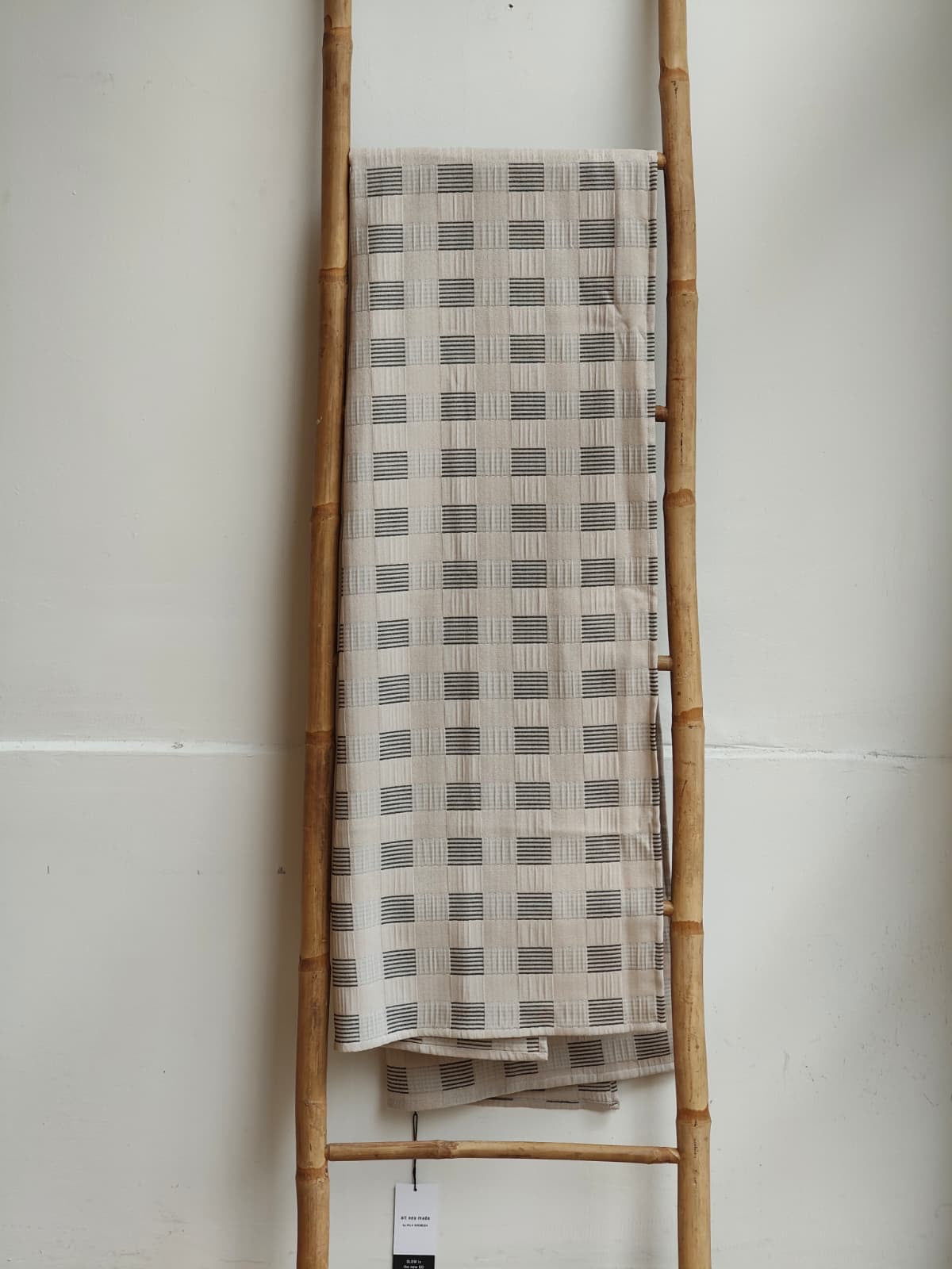 צעיף שאל בז׳ קוביות