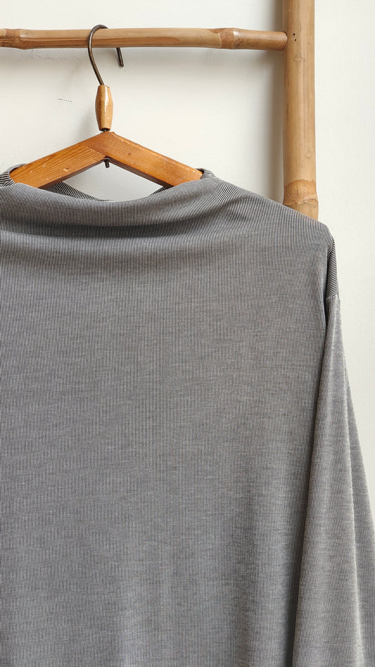 חולצת בייסיק אפור פס