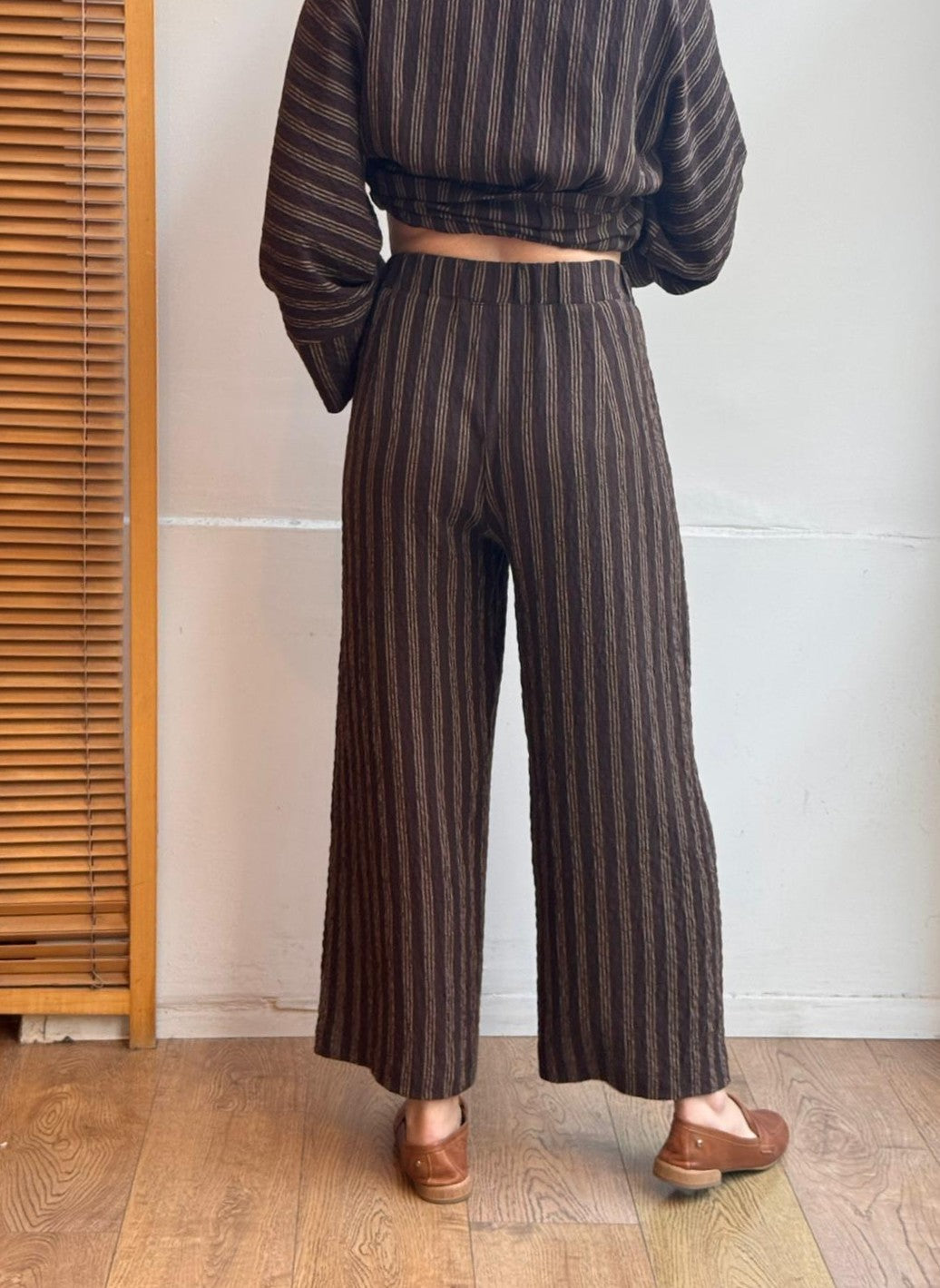 מכנסי בוי חום Village