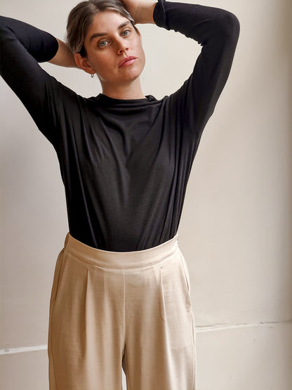 חולצת בייסיק אלמנט שחור