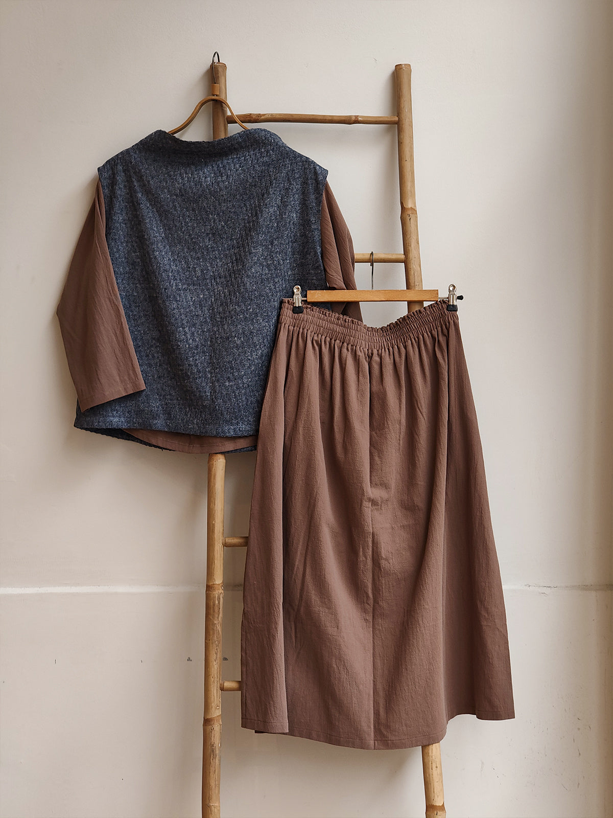 חצאית קריספית כותנה חום