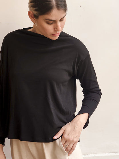 חולצת בייסיק אלמנט שחור