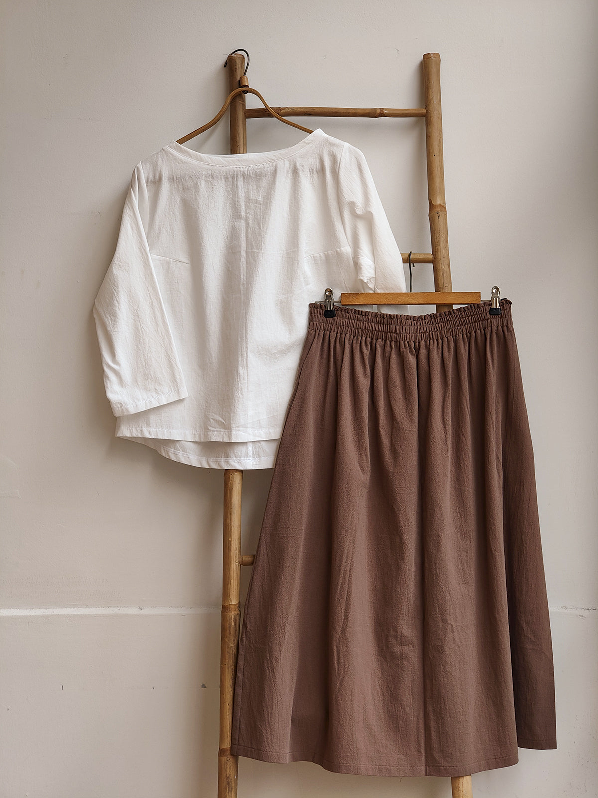 חצאית קריספית כותנה חום