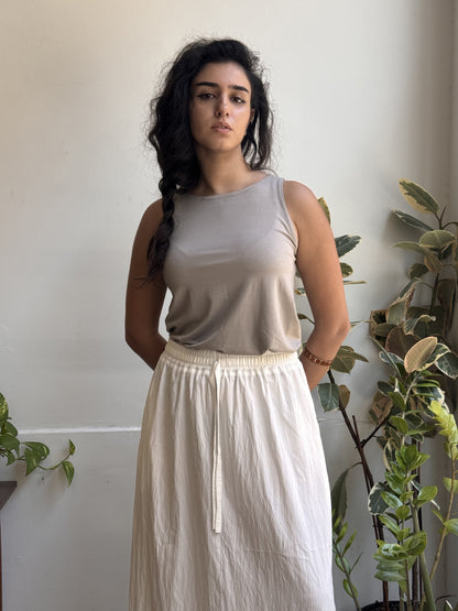 חצאית רוח לבן