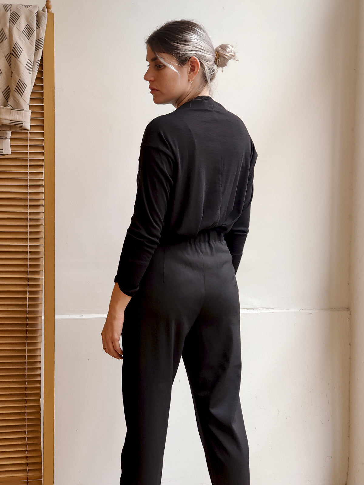 חולצת בייסיק אלמנט שחור