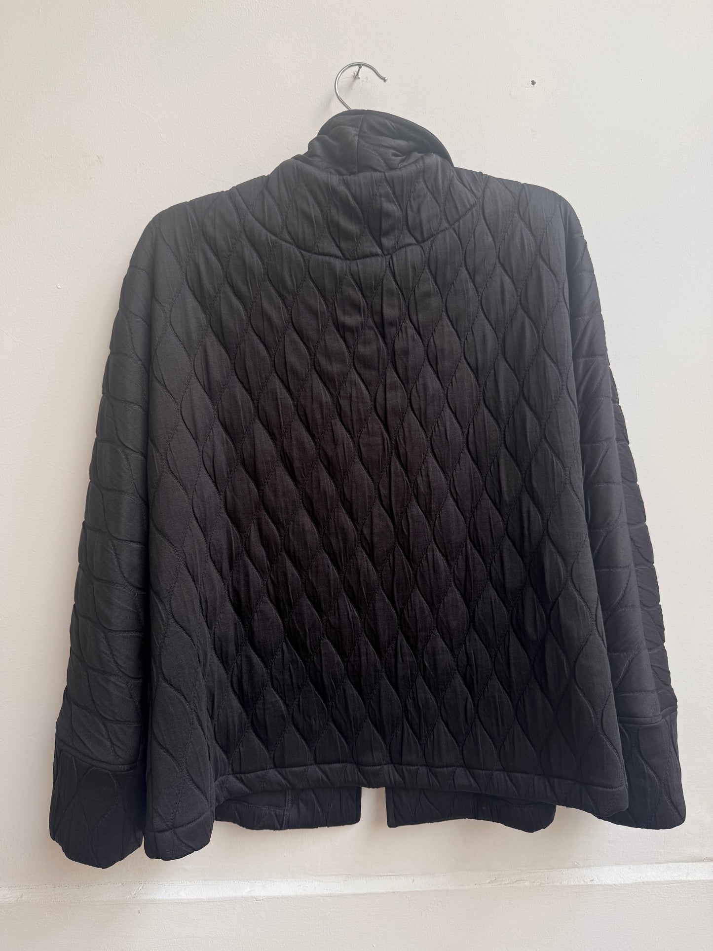 ז׳קט מיני קימונו קווילט שחור