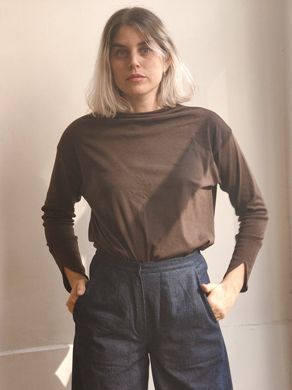 חולצת בייסיק אלמנט חום