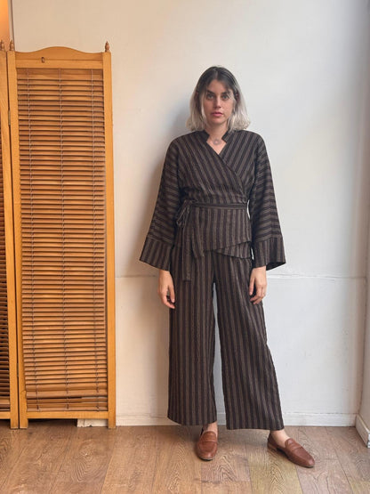 חולצת מעטפת ג'וי חום