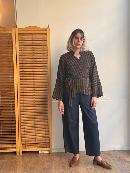 חולצת מעטפת ג'וי חום