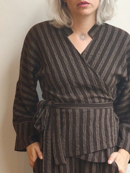 חולצת מעטפת ג'וי חום