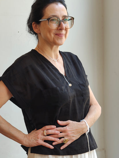 חולצת מיילי אריג שחור משובץ